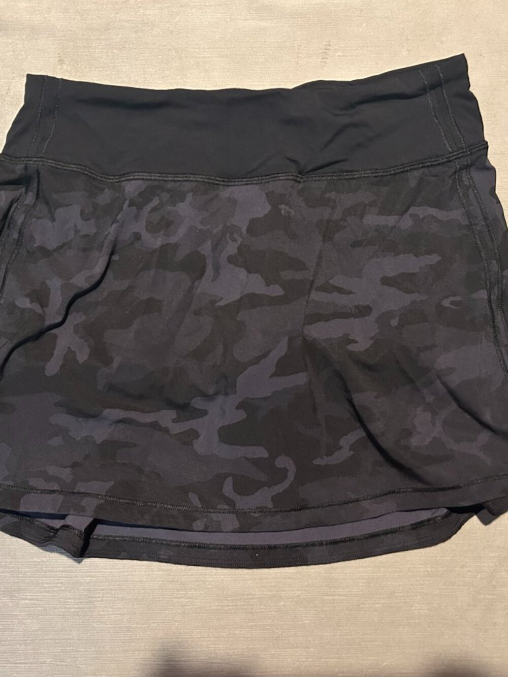 LULULEMON Pace Rival Mid-Rise Skirt Heritage 365 Camo Deep Coal Multi Size 6